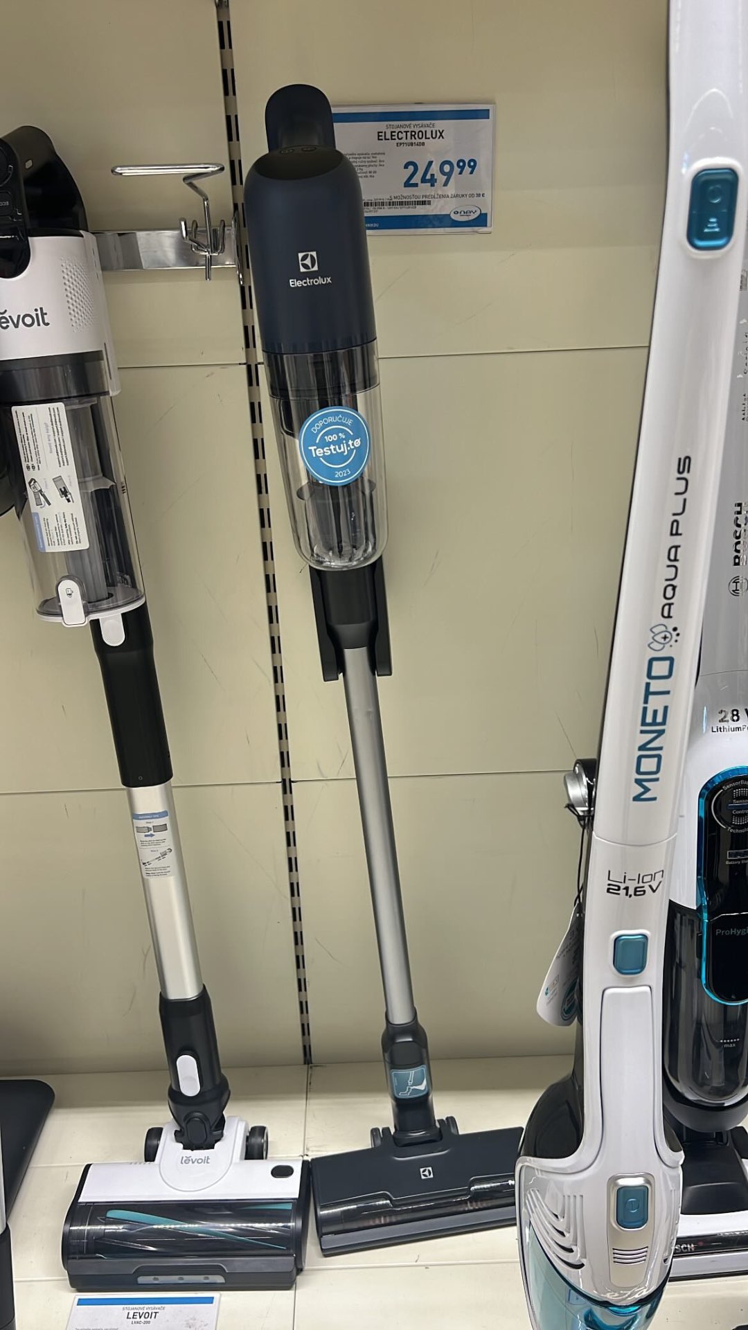 Razítko Testuj.to na vysavači Electrolux v prodejně